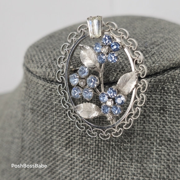 Vintage Krementz Silver-Tone Floral Brooch with Blue Rhinestones 1.5" Oval Pin - Picture 7 of 13